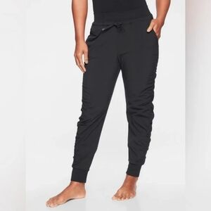 ATHLETA Attitude Pant Black Lightweight Jogger Pants #384001 Size 8